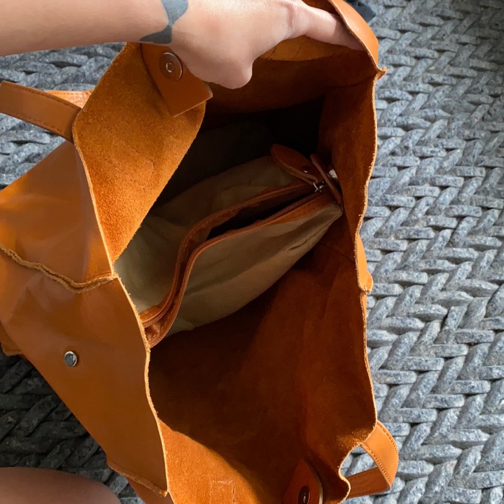 Italian LEATHER TOTE - Picture 2 of 3